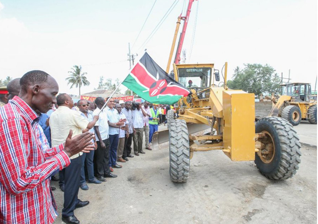 President Uhuru Kenyatta flags-off construction of Port Reitz/ Moi International Airport Access road in Mombasa County. Photo/PSCU