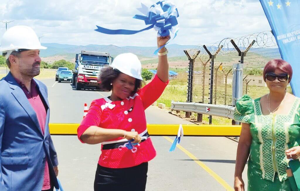 Mwami Border smart gate commissioned